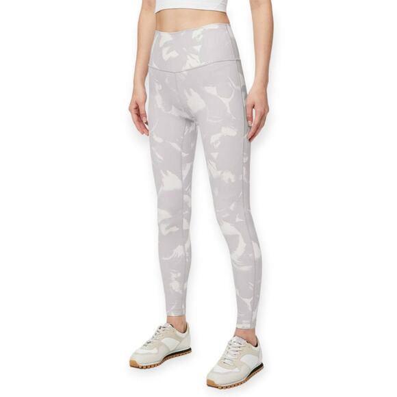 Lululemon Wunder Under High-Rise Tight 28" Luxtreme SIZE 6 White Silver Legging - Picture 1 of 12